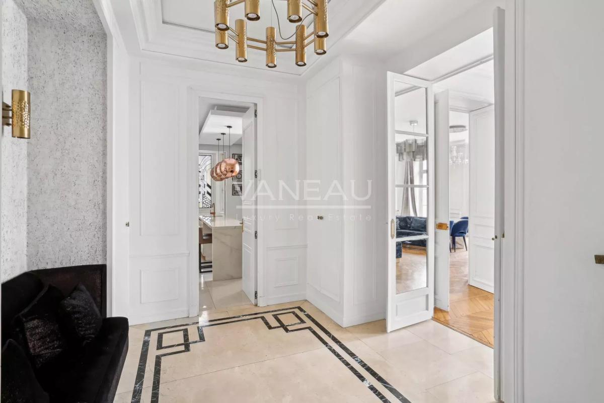 Paris XVIe - Place Victor Hugo - Magnifique appartement en derni