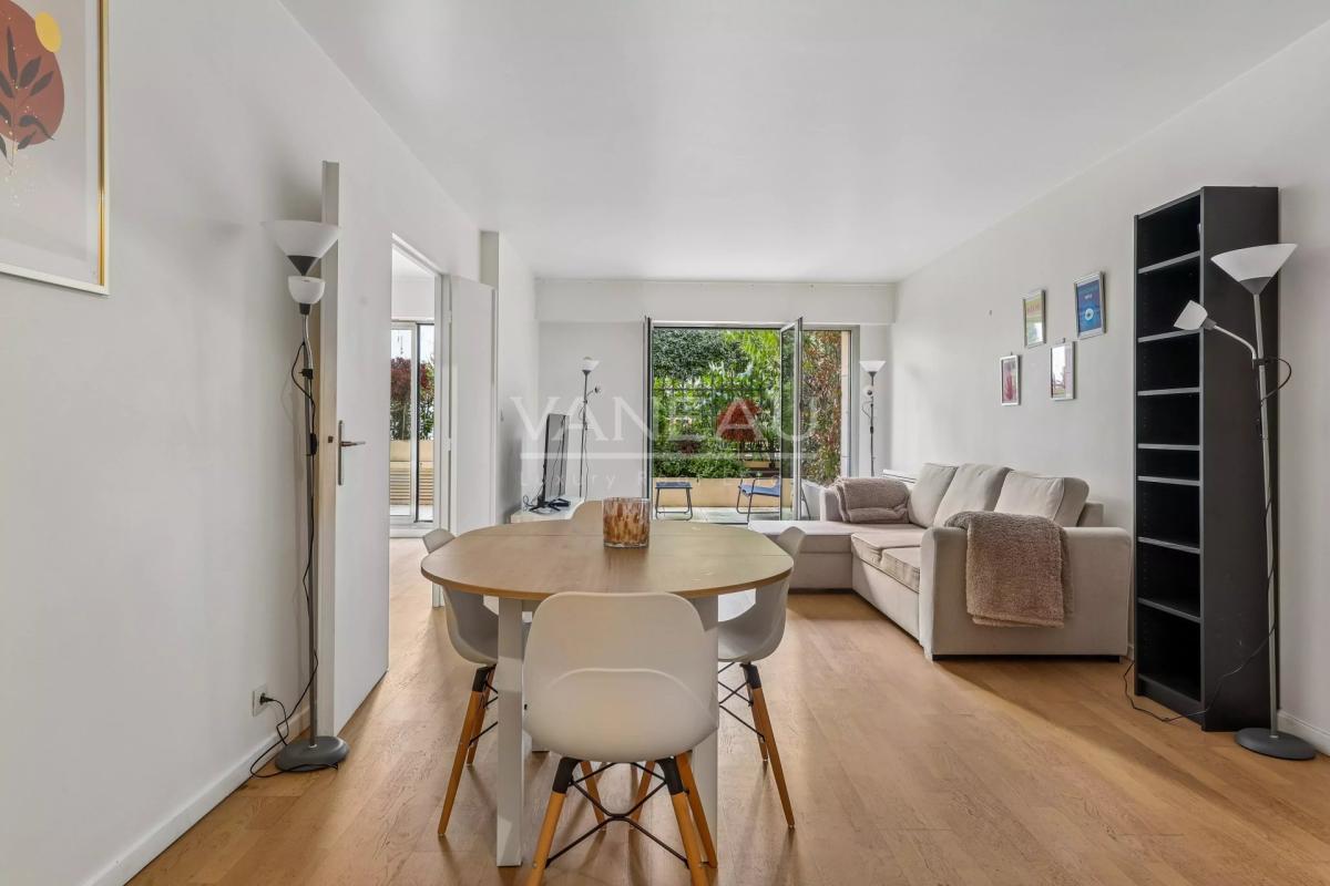 Paris XVIe - Muette - Rez de Jardin au calme absolu.