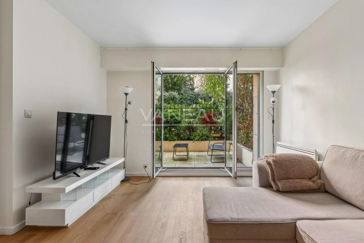 Paris XVIe - Muette - Rez de Jardin au calme absolu.