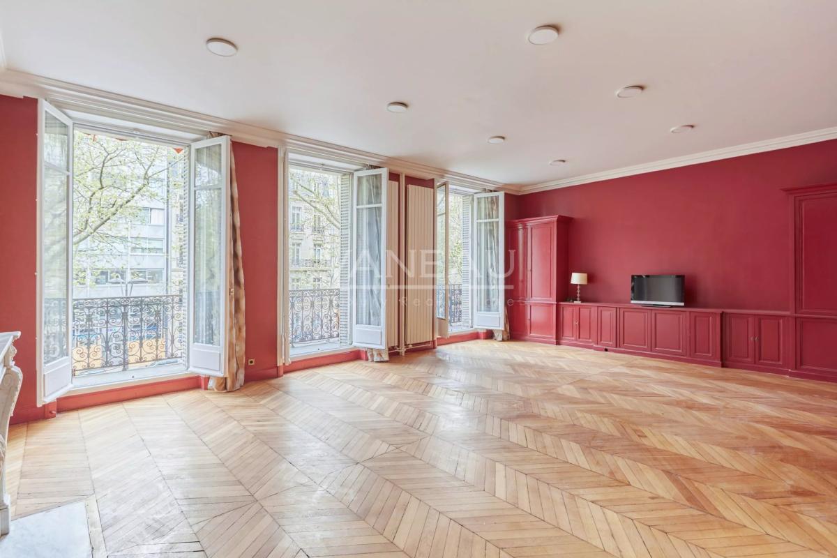 Paris VIIIe -Champs Elysées Alma Marceau - Appartement de Récept