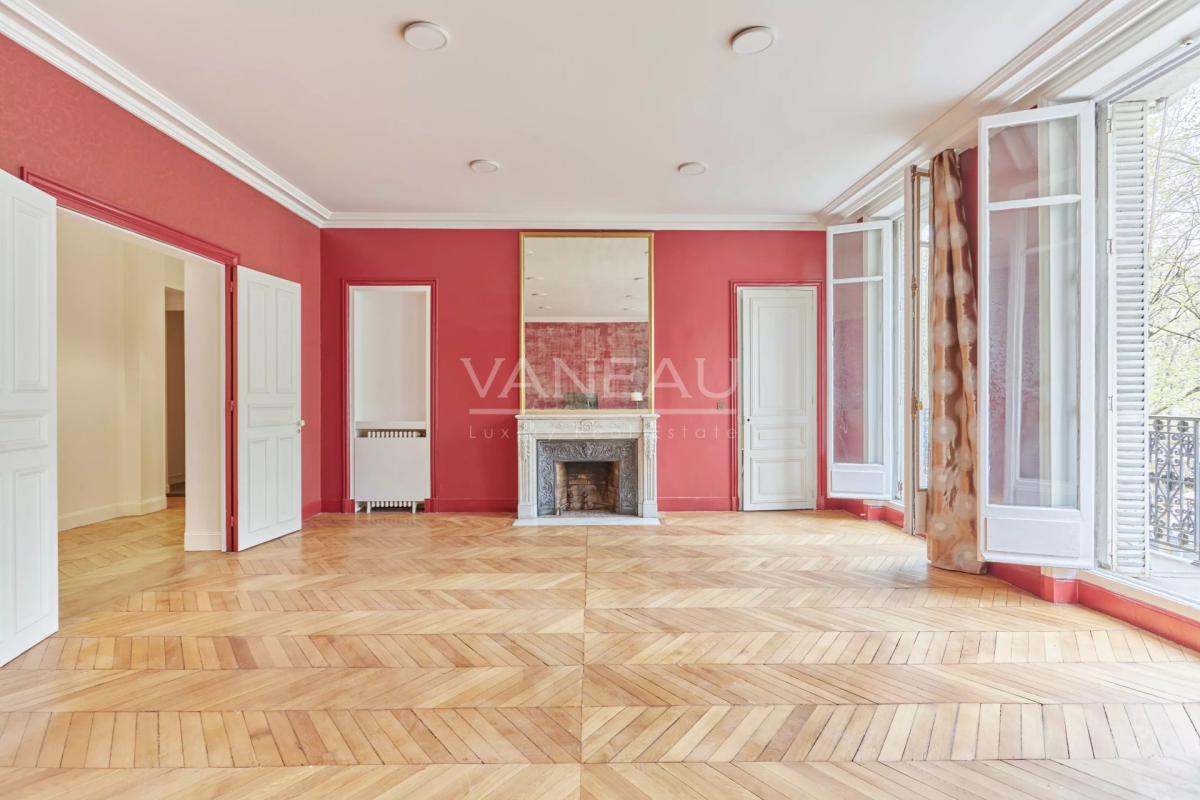 Paris VIIIe -Champs Elysées Alma Marceau - Appartement de Récept