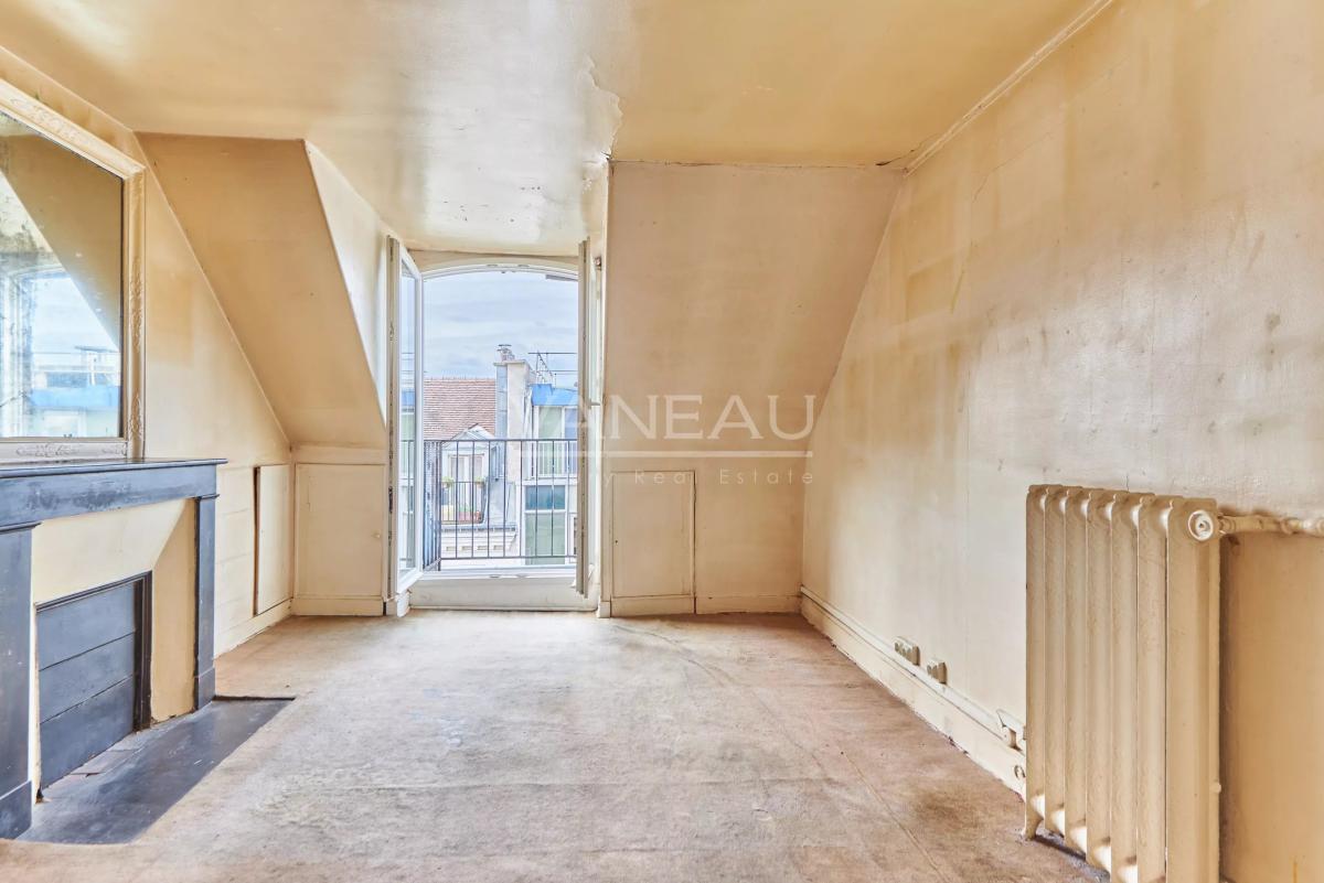 Paris IVe - Saint Paul - Deux pièces dernier étage ascenseur balcon
