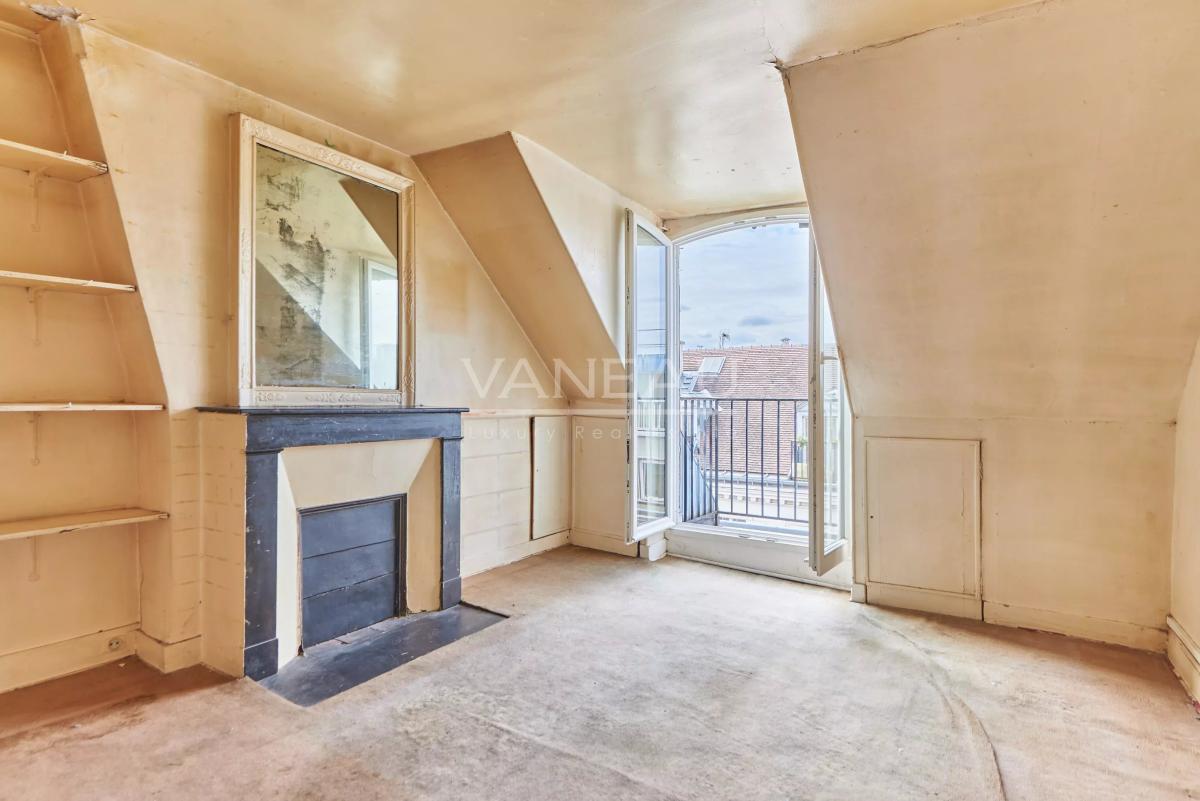 Paris IVe - Saint Paul - Deux pièces dernier étage ascenseur balcon