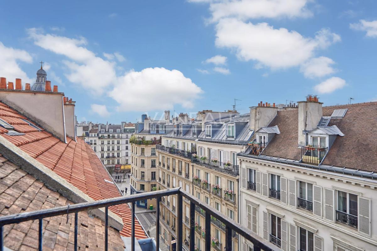 Paris IVe - Saint Paul - Deux pièces dernier étage ascenseur balcon