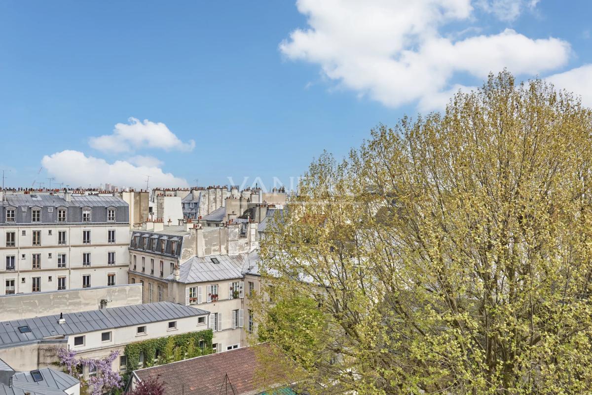 Paris IVe - Saint Paul - Deux pièces dernier étage ascenseur balcon