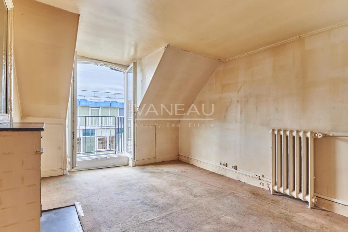 Paris IVe - Saint Paul - Deux pièces dernier étage ascenseur balcon