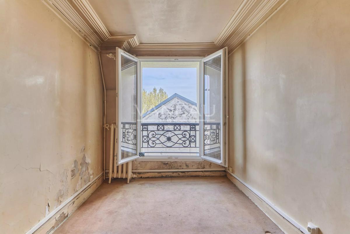 Paris IVe - Saint Paul - Deux pièces dernier étage ascenseur balcon