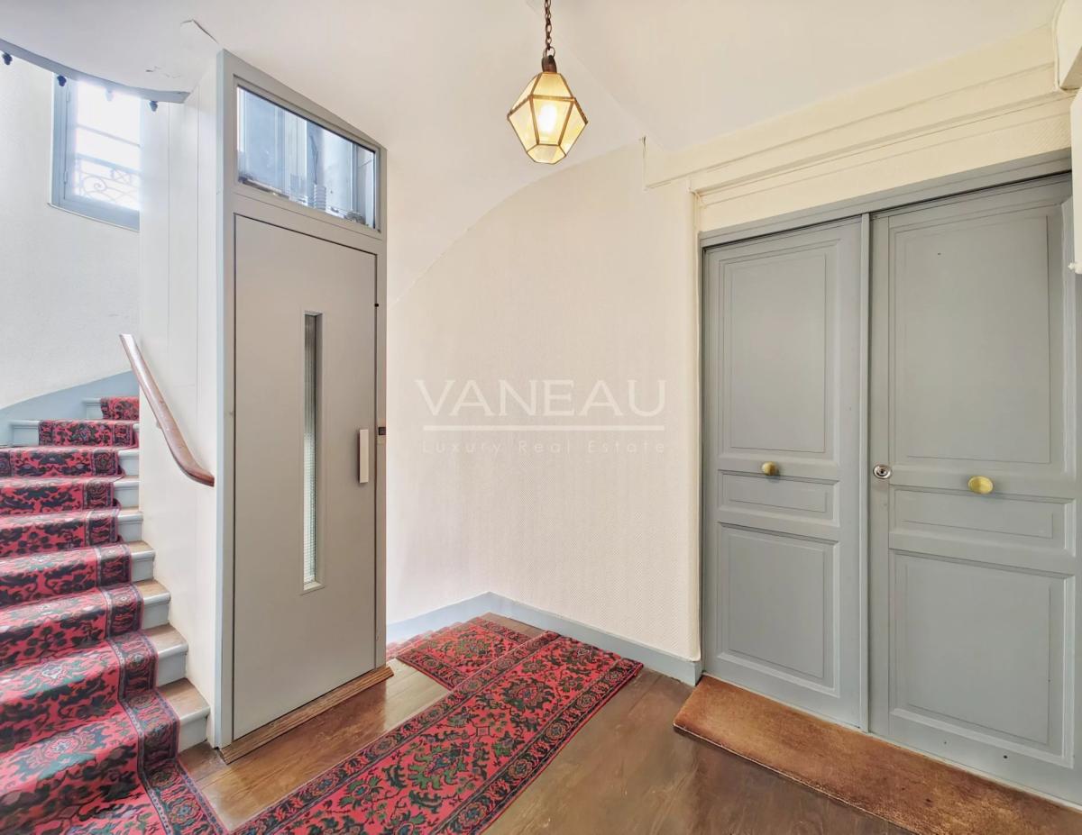 Paris IVe - Saint Paul - Deux pièces dernier étage ascenseur bal