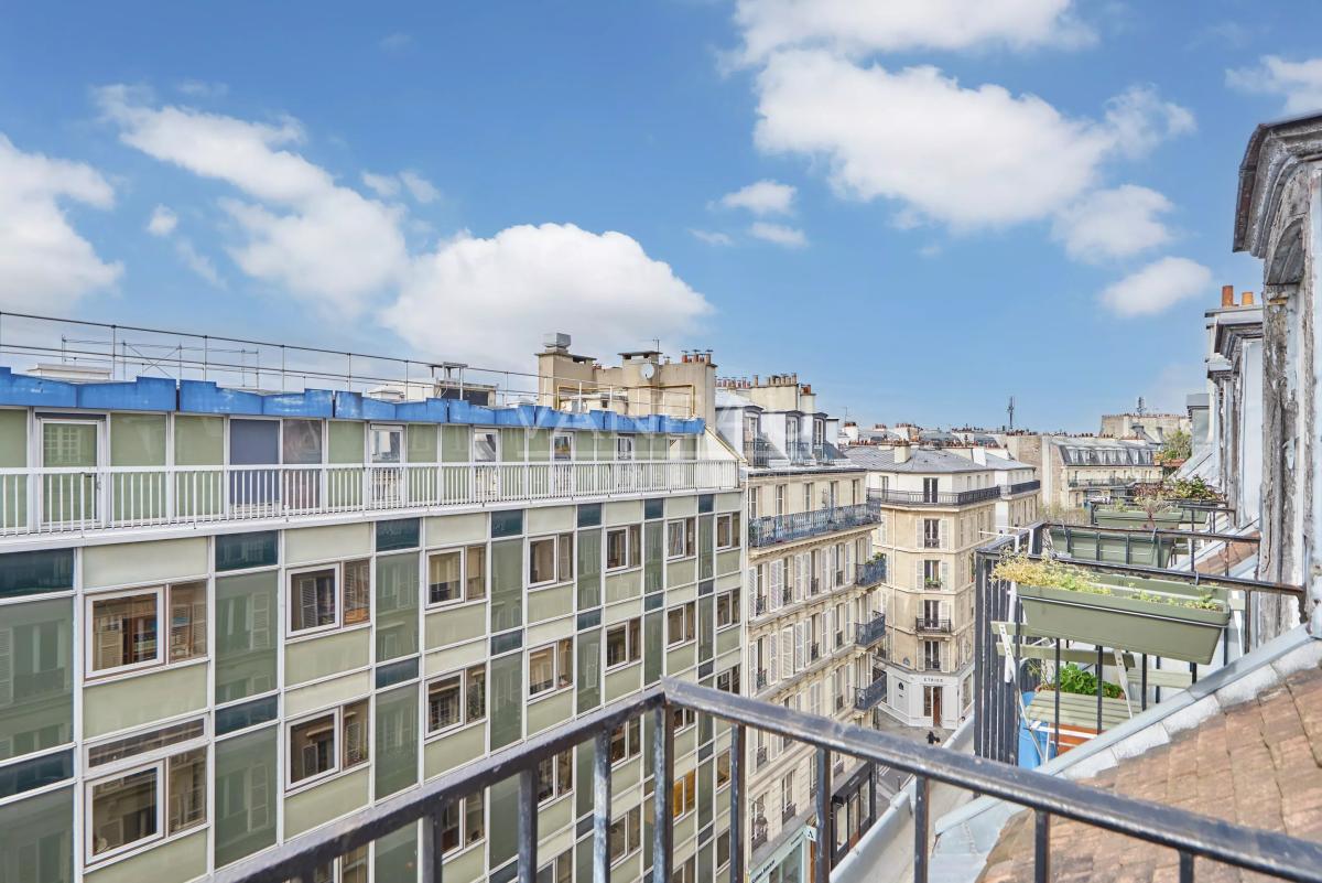 Paris IVe - Saint Paul - Deux pièces dernier étage ascenseur balcon