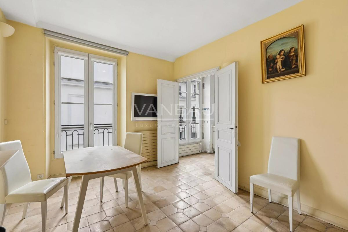 PARIS VIIe - quartier des antiquaires - 2 chambres