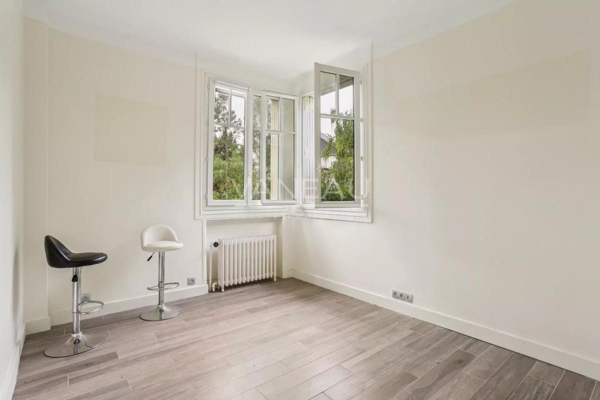 Sceaux (92330) - Villa de six pièces avec jardin fruitier -