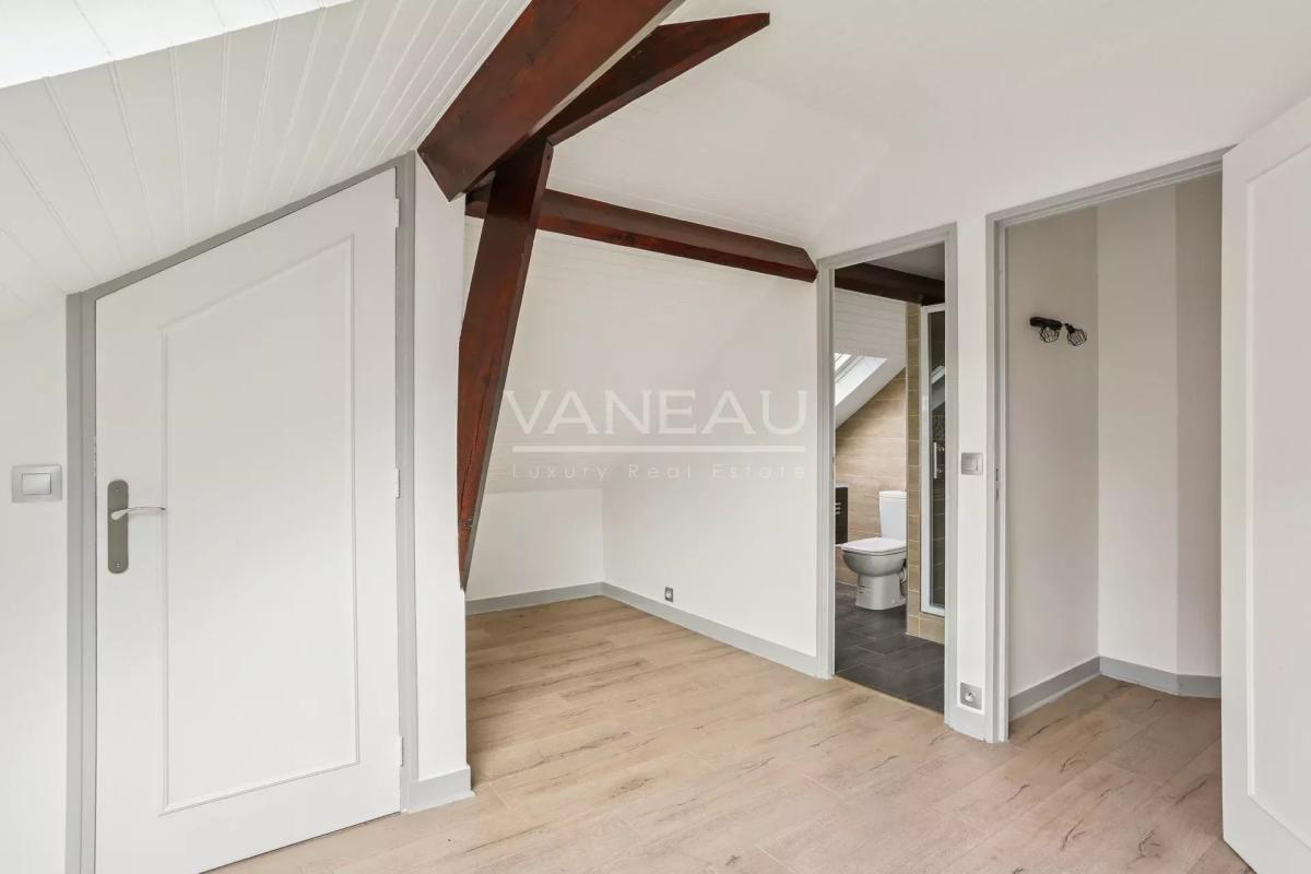 Sceaux (92330) - Villa de six pièces avec jardin fruitier -