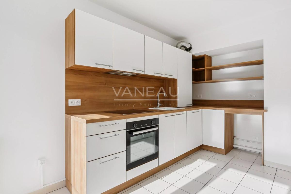 Exclusivité : Trois pièces avec balcon en étage