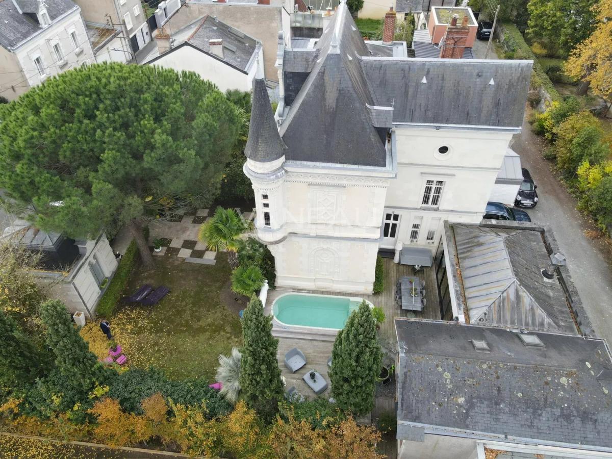Somptueux Manoir rénové au coeur d' Angers avec piscine