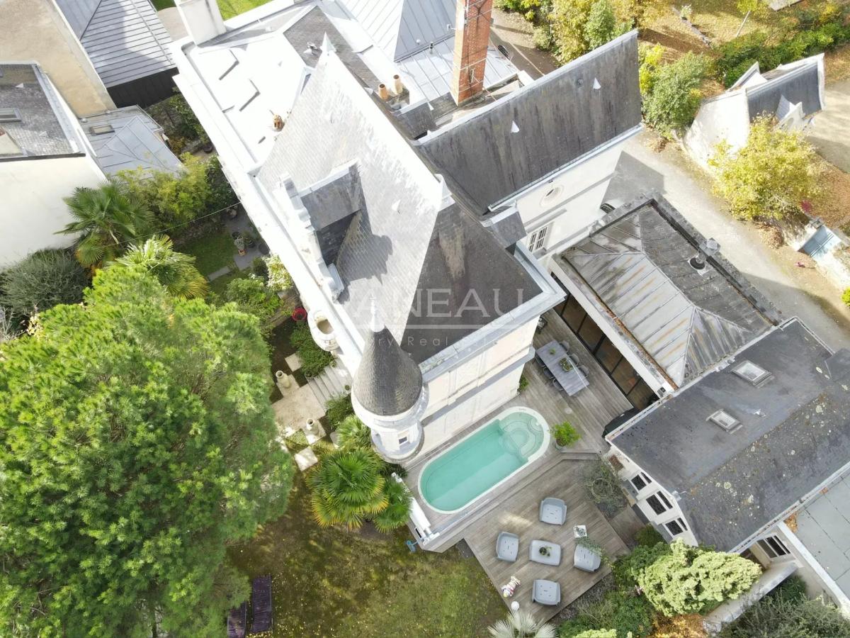 Somptueux Manoir rénové au coeur d' Angers avec piscine
