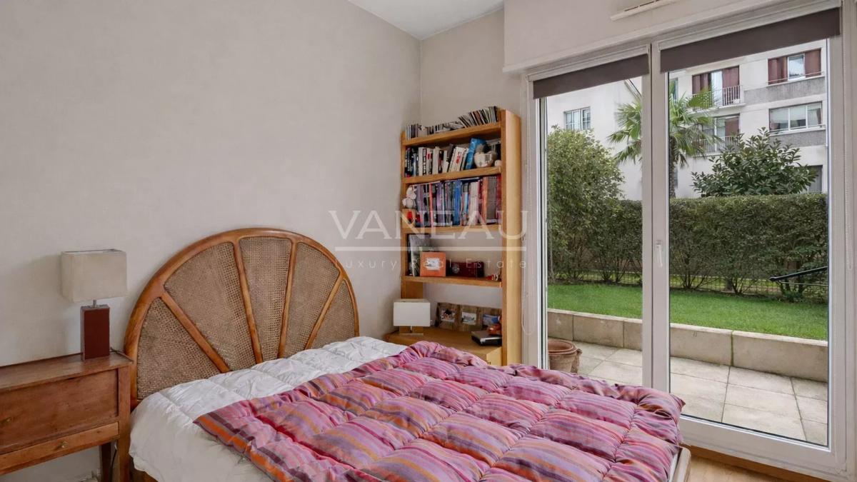 Deux pièces avec terrasse-jardin au calme