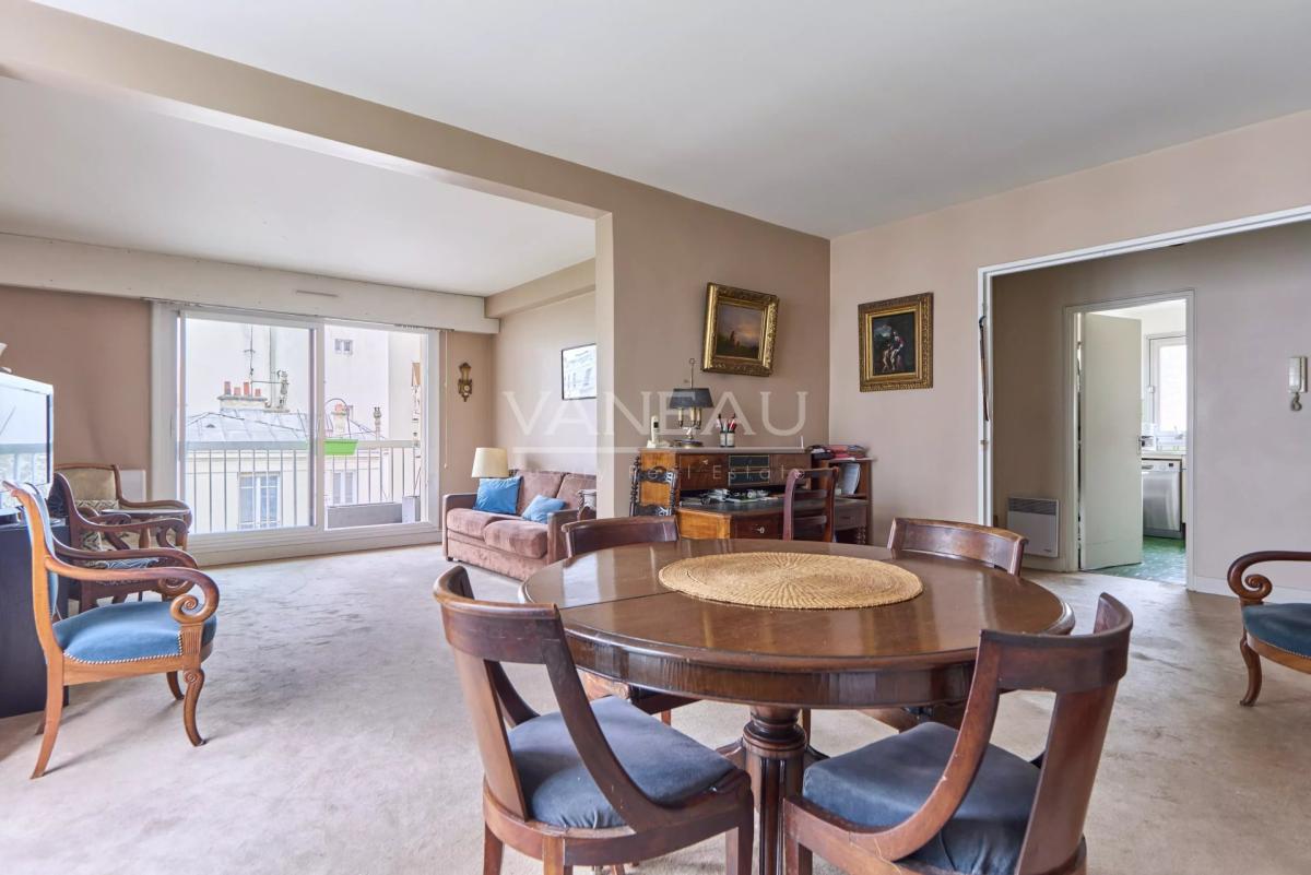 PARIS XVe - Appartement quatre pièces avec balcons - Parking en 