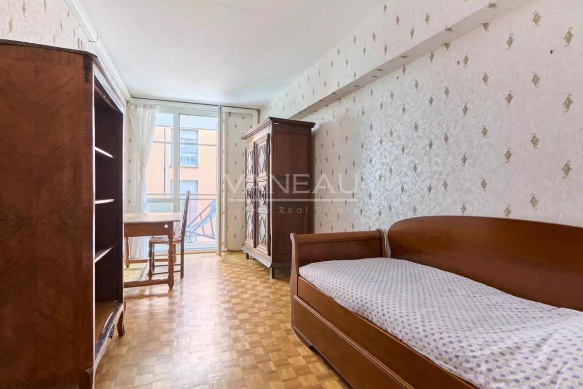 PARIS XVe - Volontaires : Appartement familial avec balcon