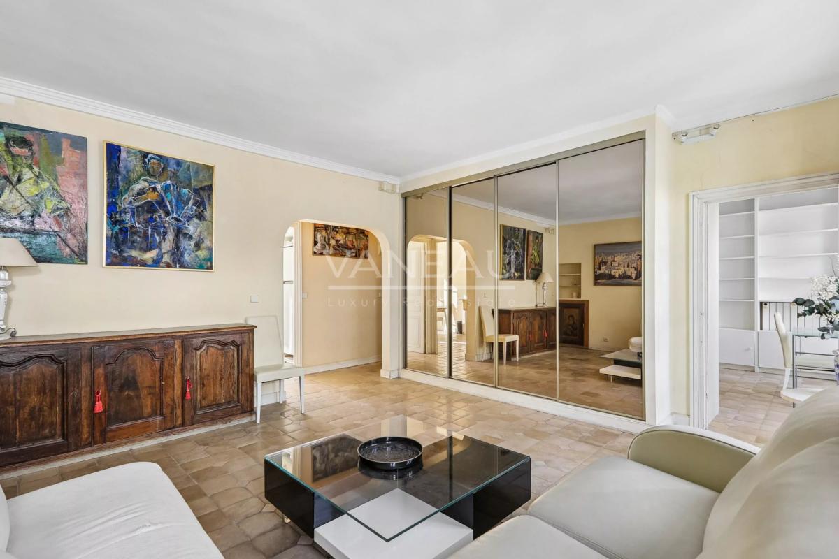 PARIS VIIe - quartier des antiquaires - 2 chambres