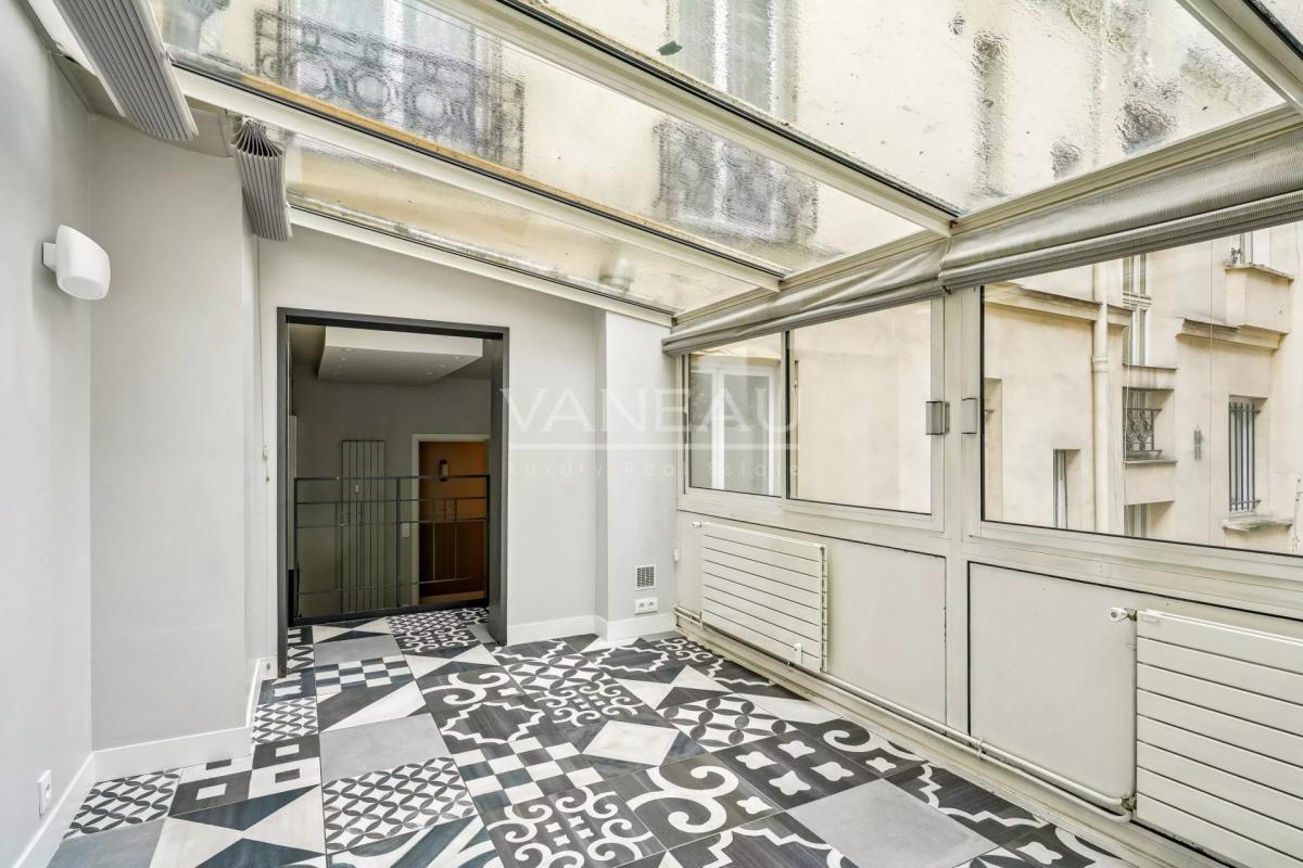 APPARTEMENT NON MEUBLÉ – PARIS 8ème – QUARTIER CHAMPS-ÉLYSÉES / 