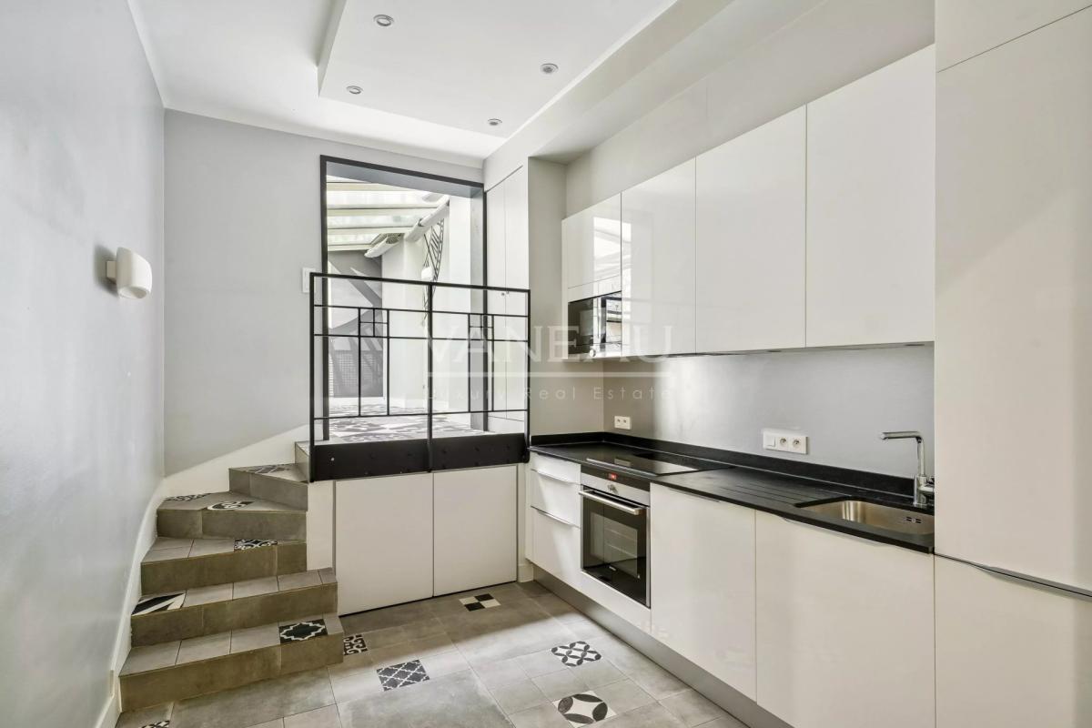 APPARTEMENT NON MEUBLÉ – PARIS 8ème – QUARTIER CHAMPS-ÉLYSÉES / 