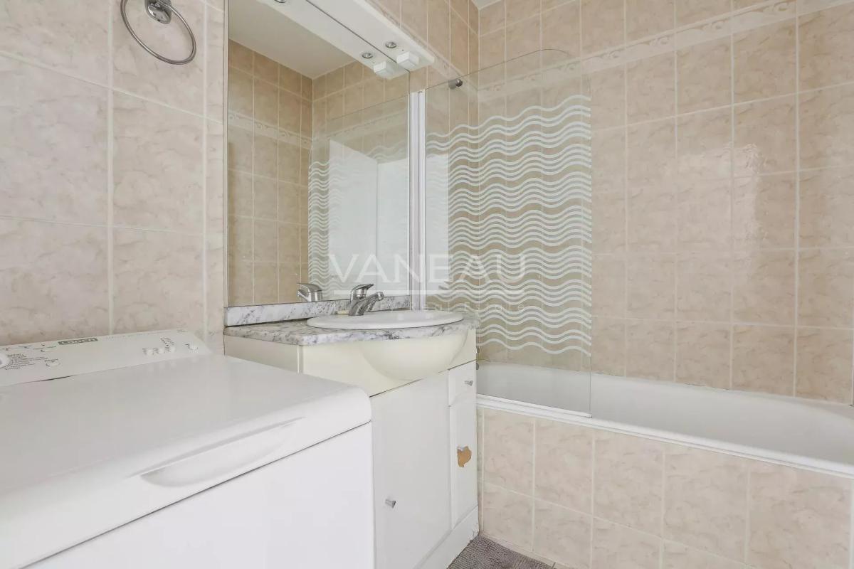 Paris XVIe - Place Victor Hugo - Studio sur jardin