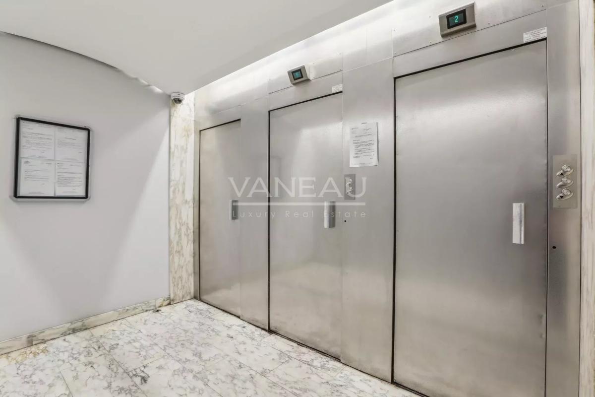 Paris XVIe - Place Victor Hugo - Studio sur jardin