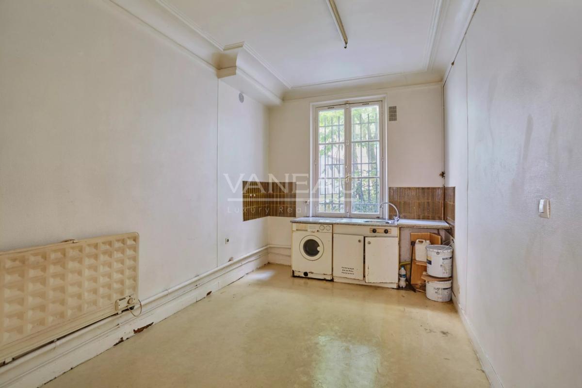 PARIS XVIe - Place Victor Hugo