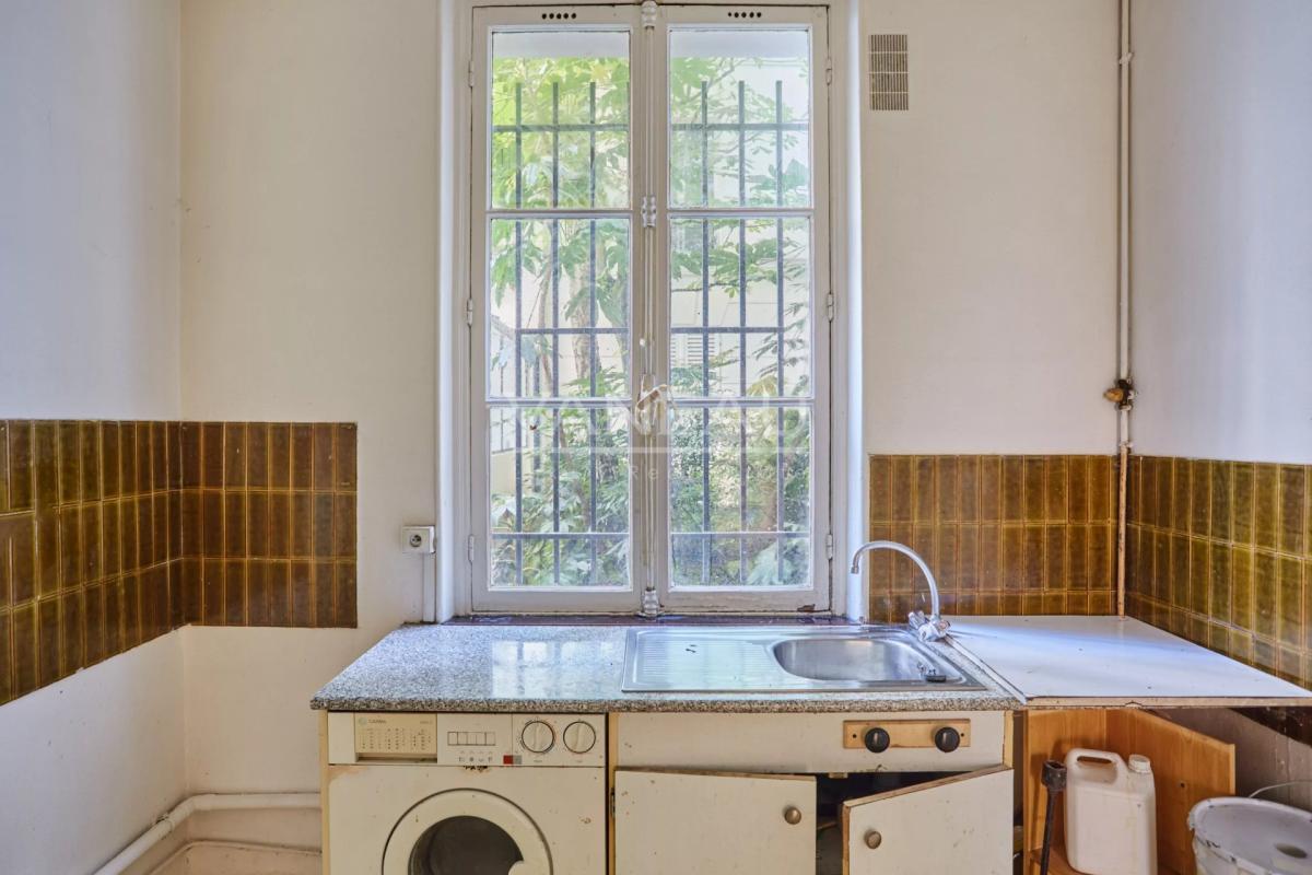 PARIS XVIe - Place Victor Hugo