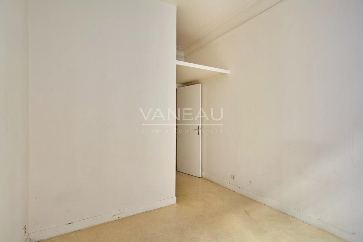 PARIS XVIe - Place Victor Hugo