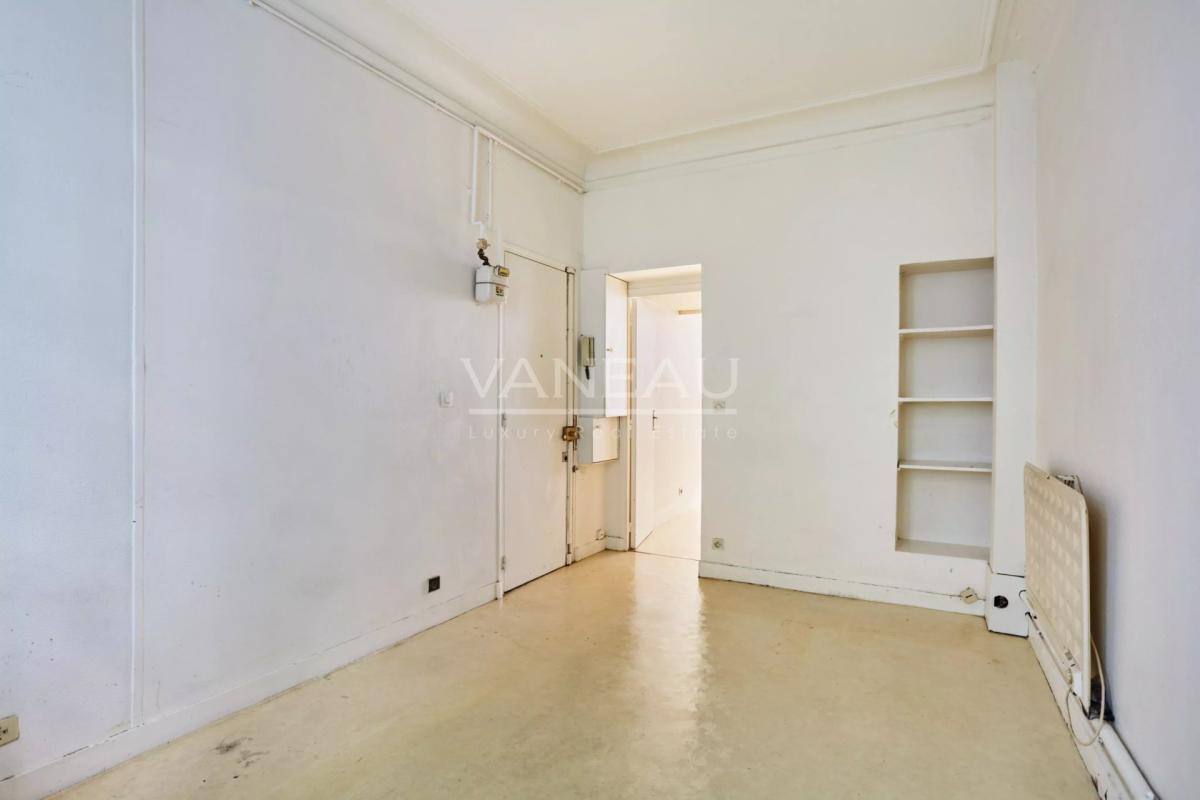 PARIS XVIe - Place Victor Hugo