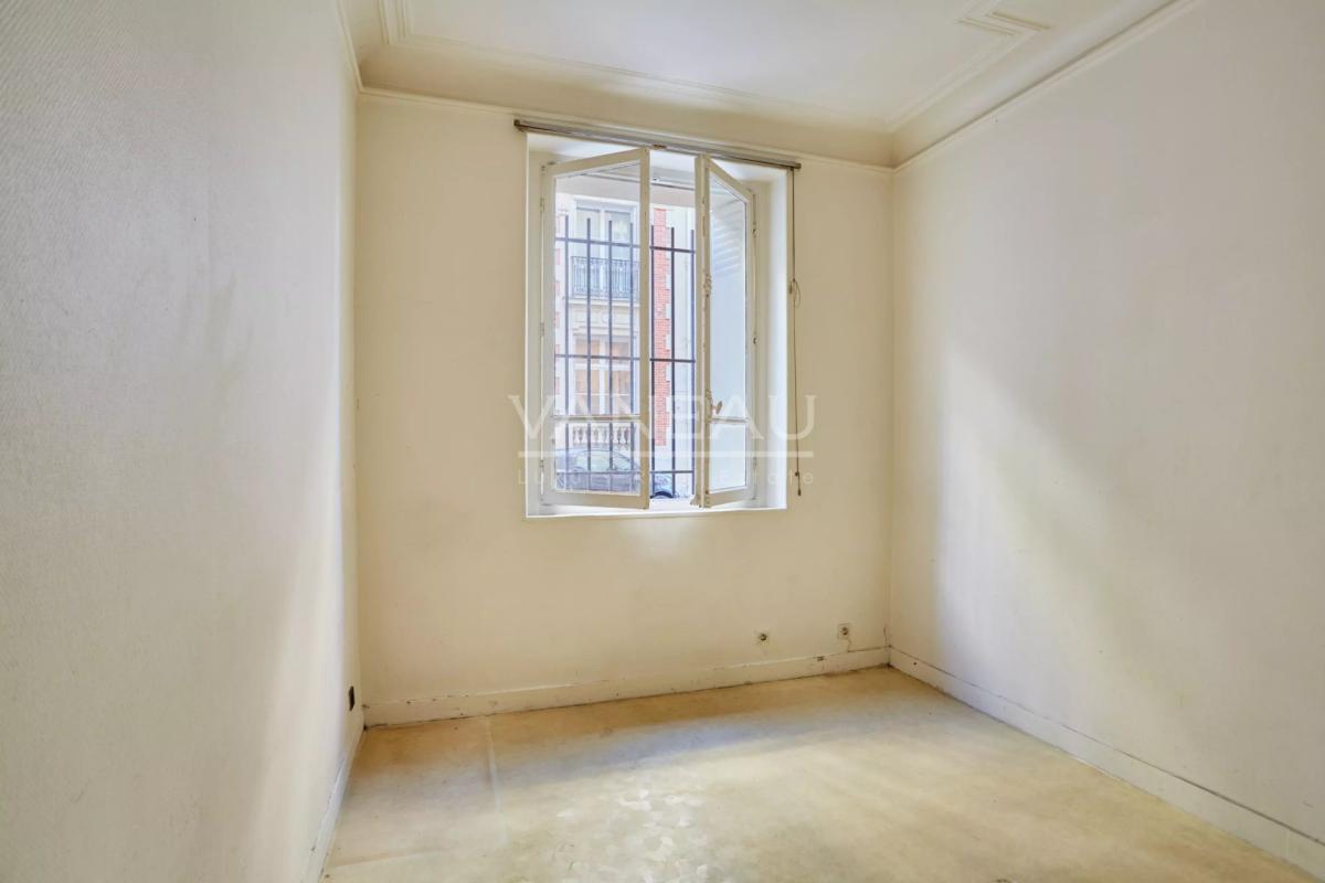 PARIS XVIe - Place Victor Hugo