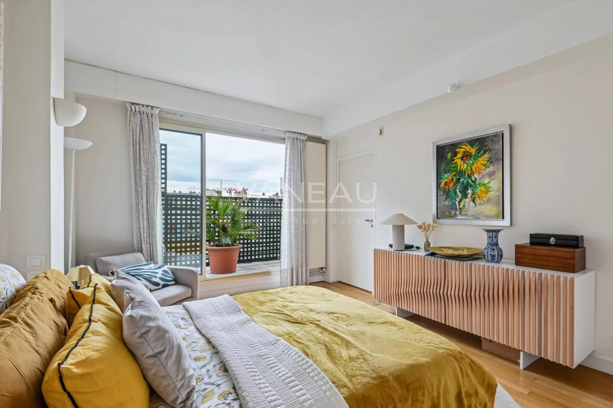 Paris VII - Quai d'Orsay - Dernier étage avec terrasse