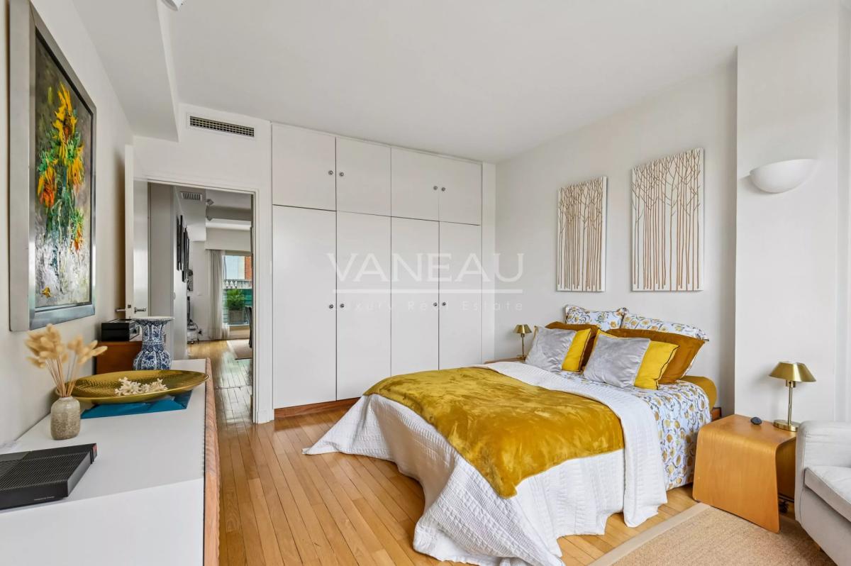 Paris VII - Quai d'Orsay - Dernier étage avec terrasse