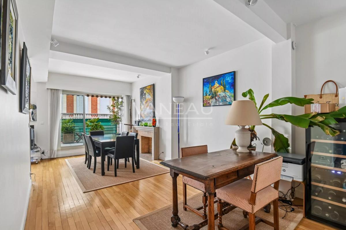 Paris VII - Quai d'Orsay - Dernier étage avec terrasse