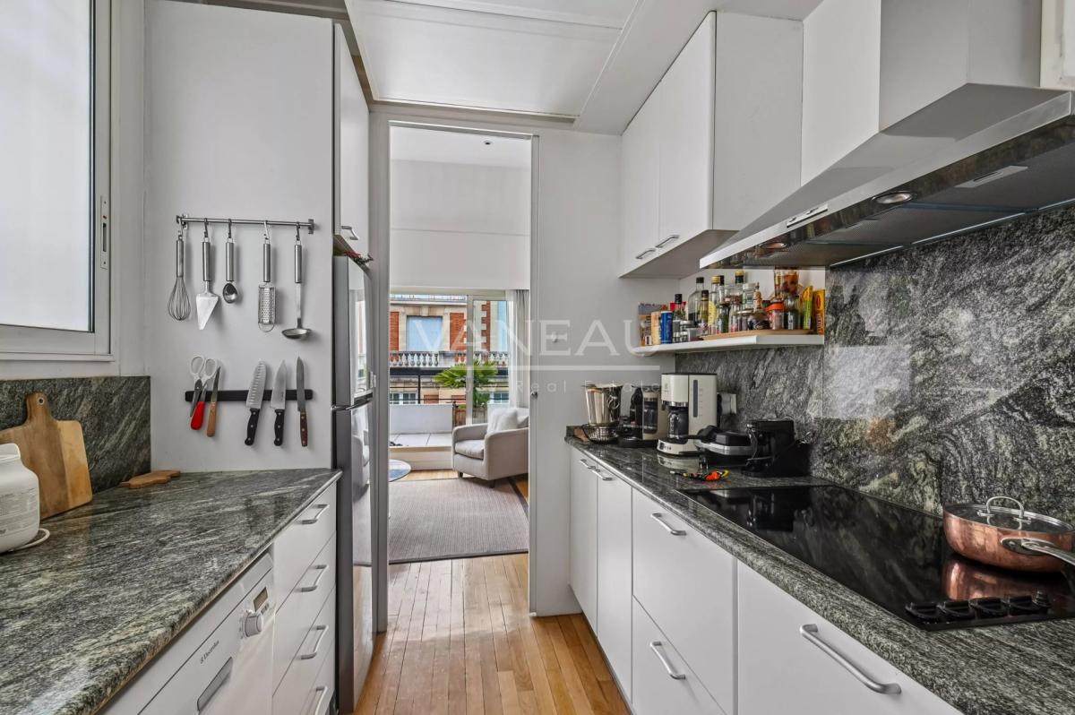 Paris VII - Quai d'Orsay - Dernier étage avec terrasse