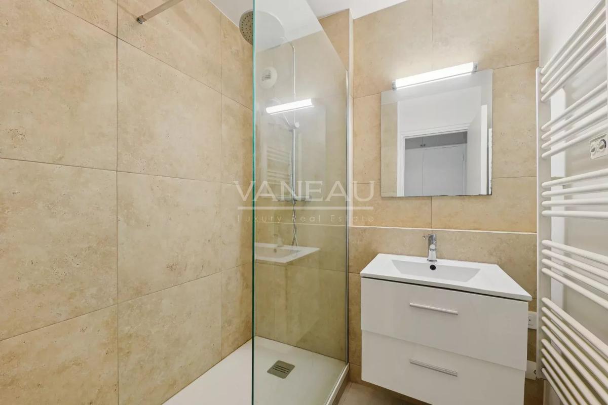 PARIS XVe Saint-Lambert - Bel appartement familial au dernier ét