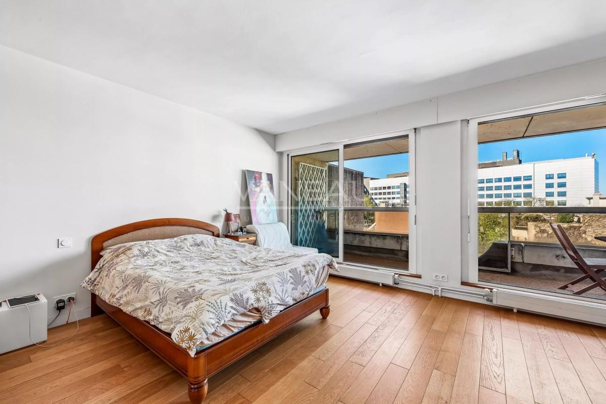 Paris XIVe : Parc Montsouris : Duplex au dernier étage avec terr