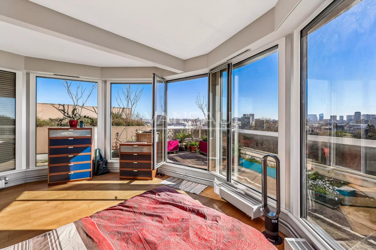 Paris XIVe : Parc Montsouris : Duplex au dernier étage avec terr