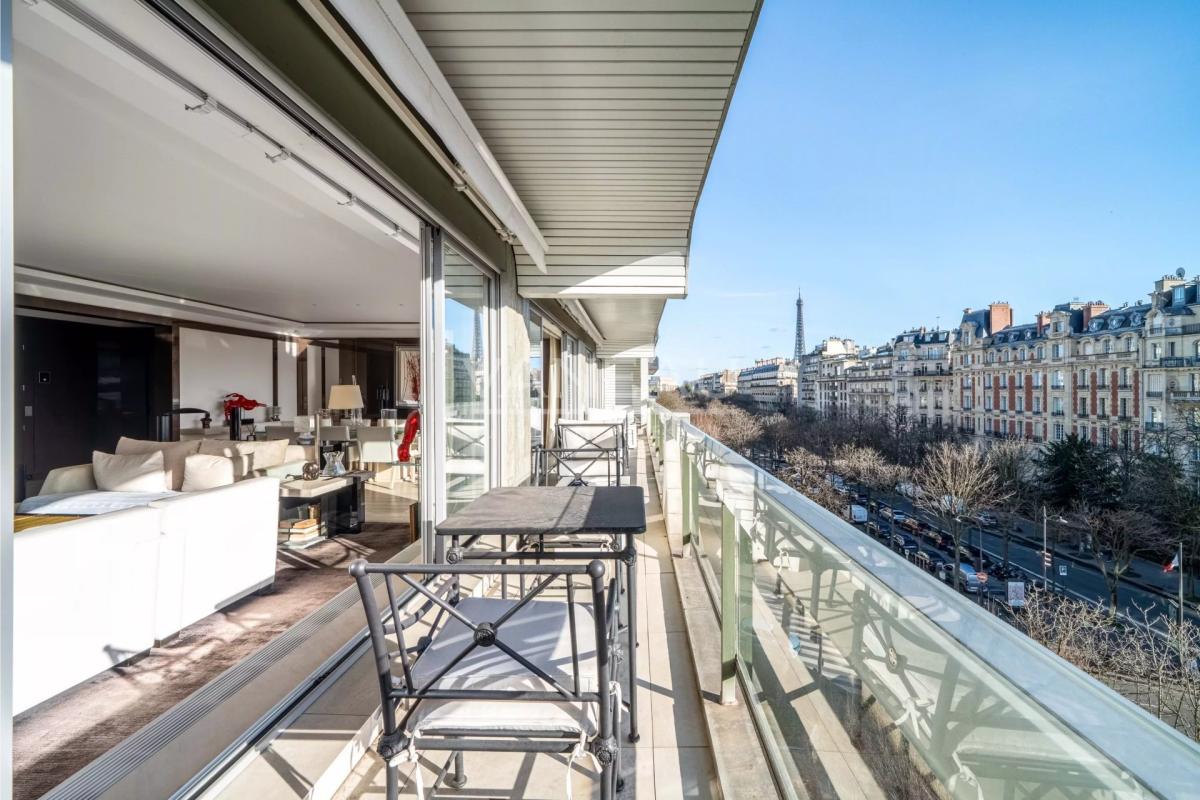 Paris XVIe - Henri Martin - Terrasse vue Tour Eiffel