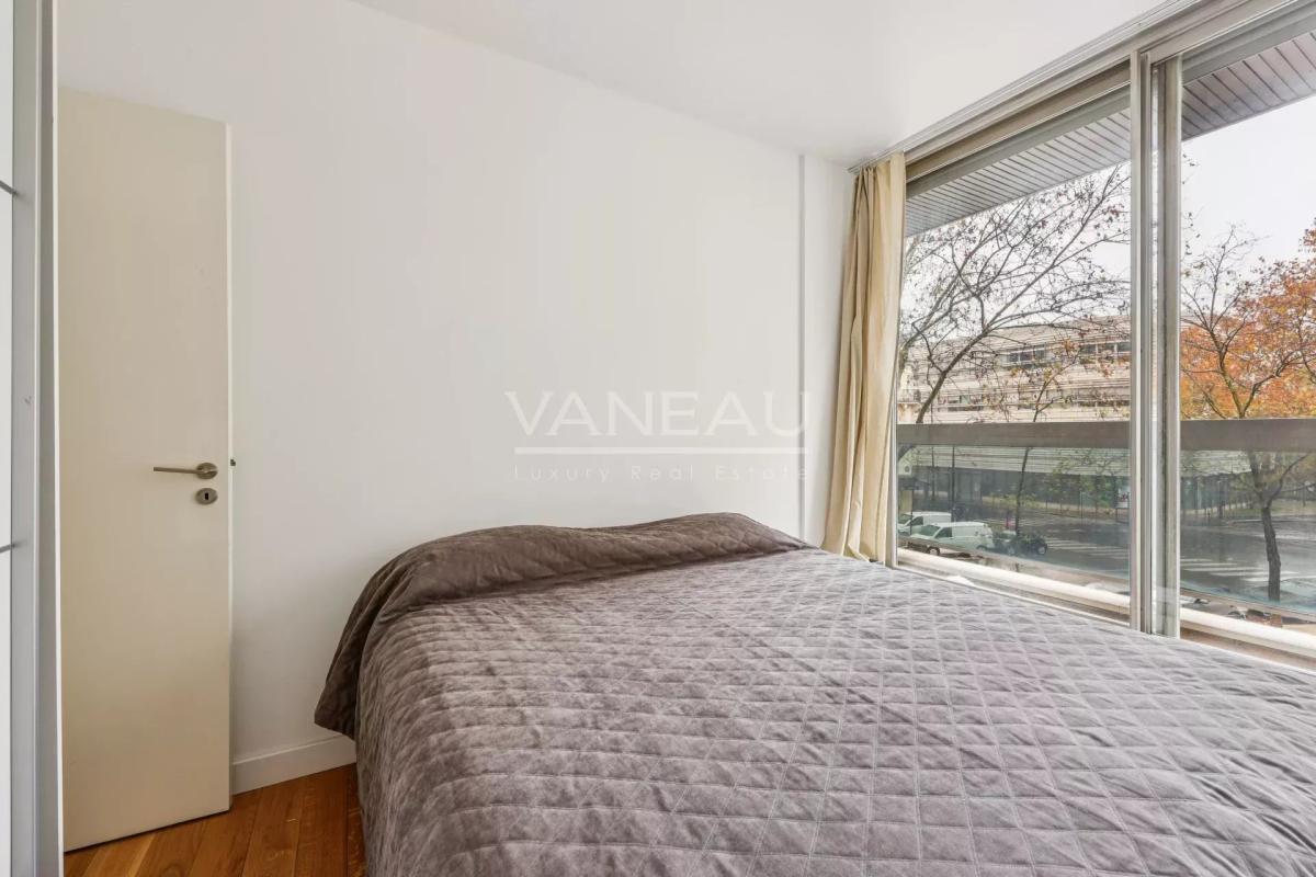 Paris VIIe - Gros Caillou -  Appartement avec balcon  — 2 chambr