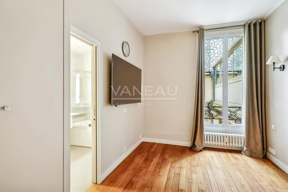 APPARTEMENT NON MEUBLÉ – PARIS 8ème – QUARTIER CHAMPS-ÉLYSÉES / 