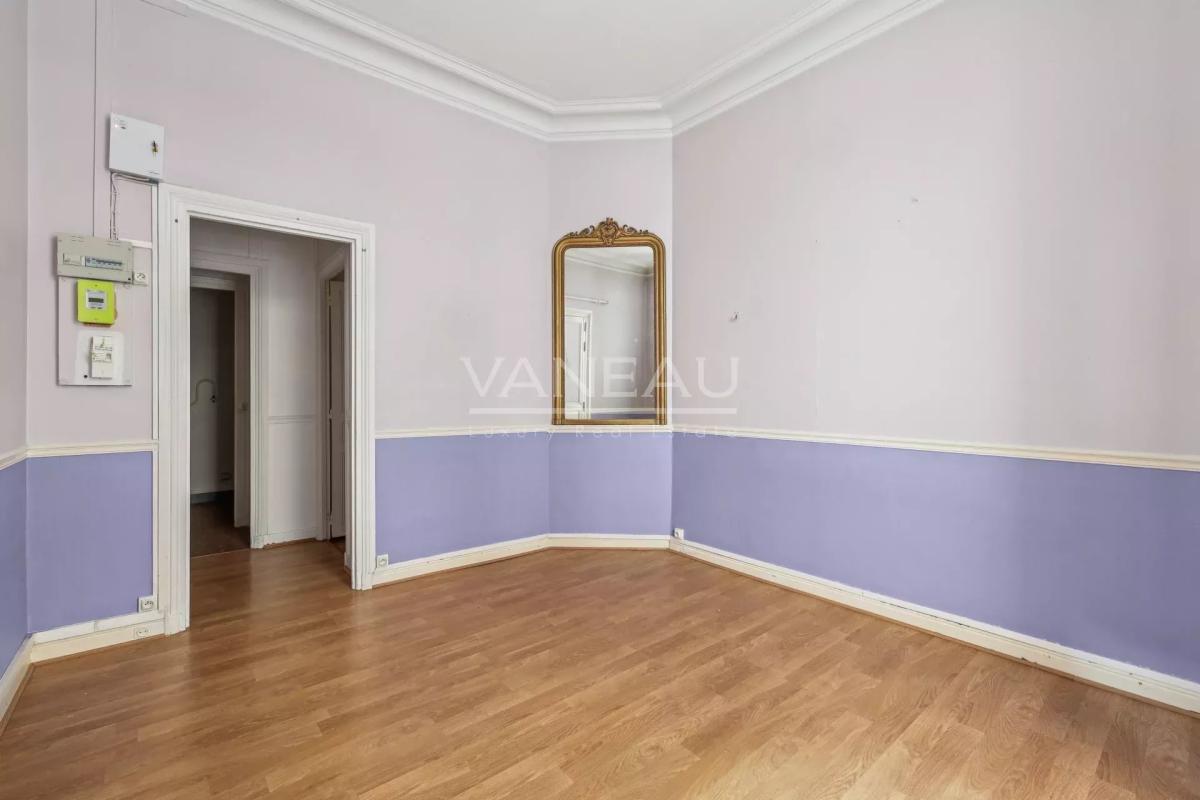 PARIS XV - Villa Poirier : Appartement trois pièces à rénover