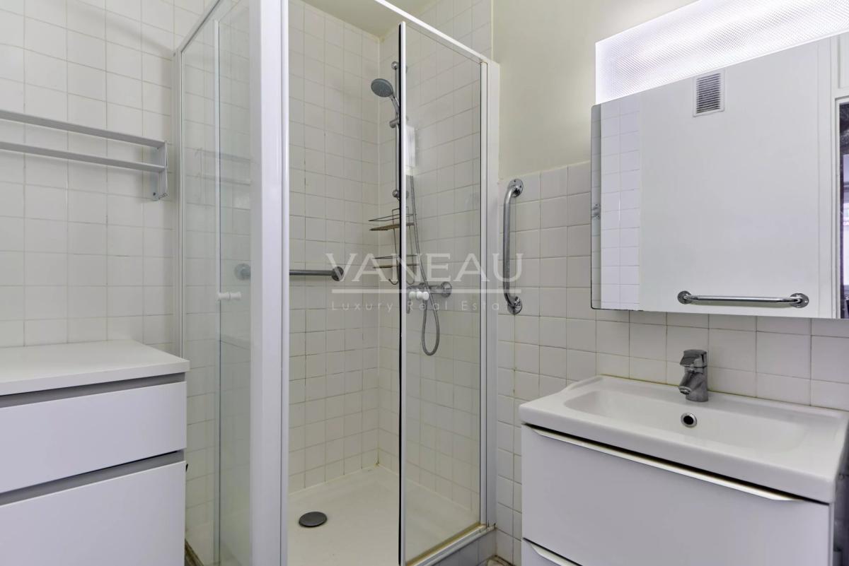 PARIS XVe - Volontaires : Appartement familial avec balcon