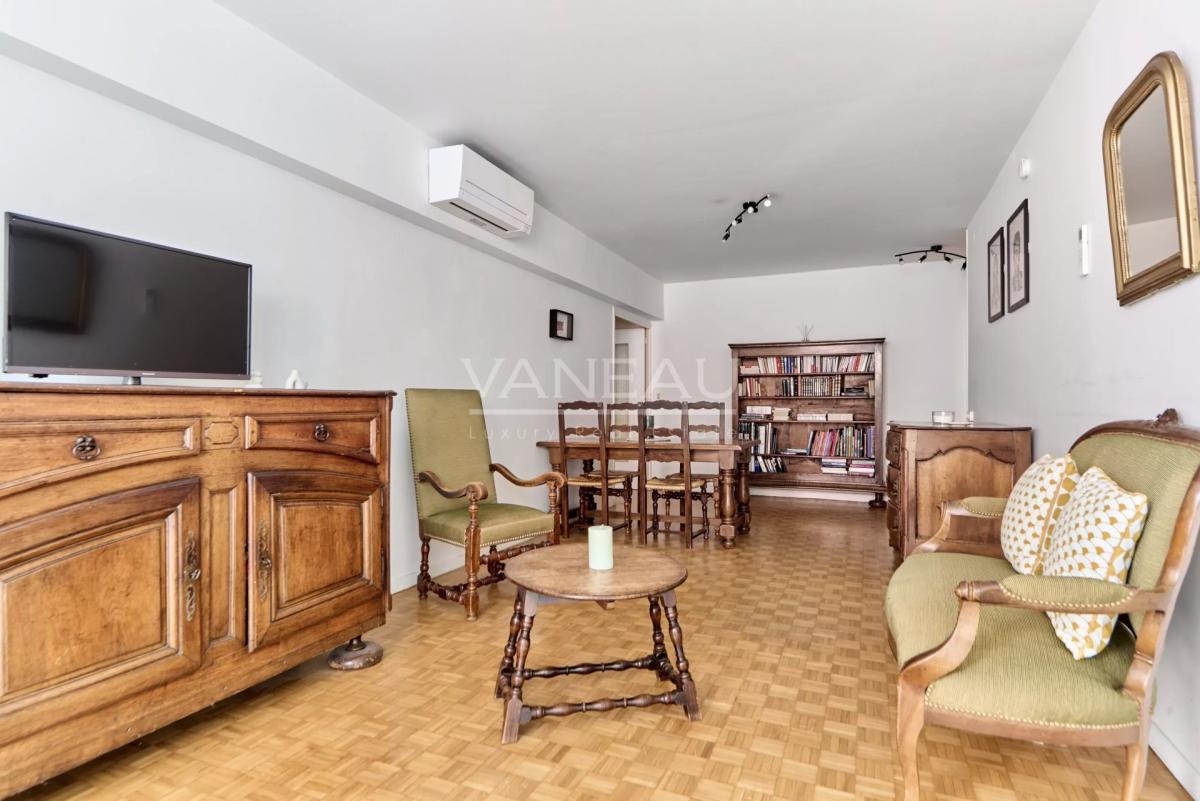 PARIS XVe - Volontaires : Appartement familial avec balcon