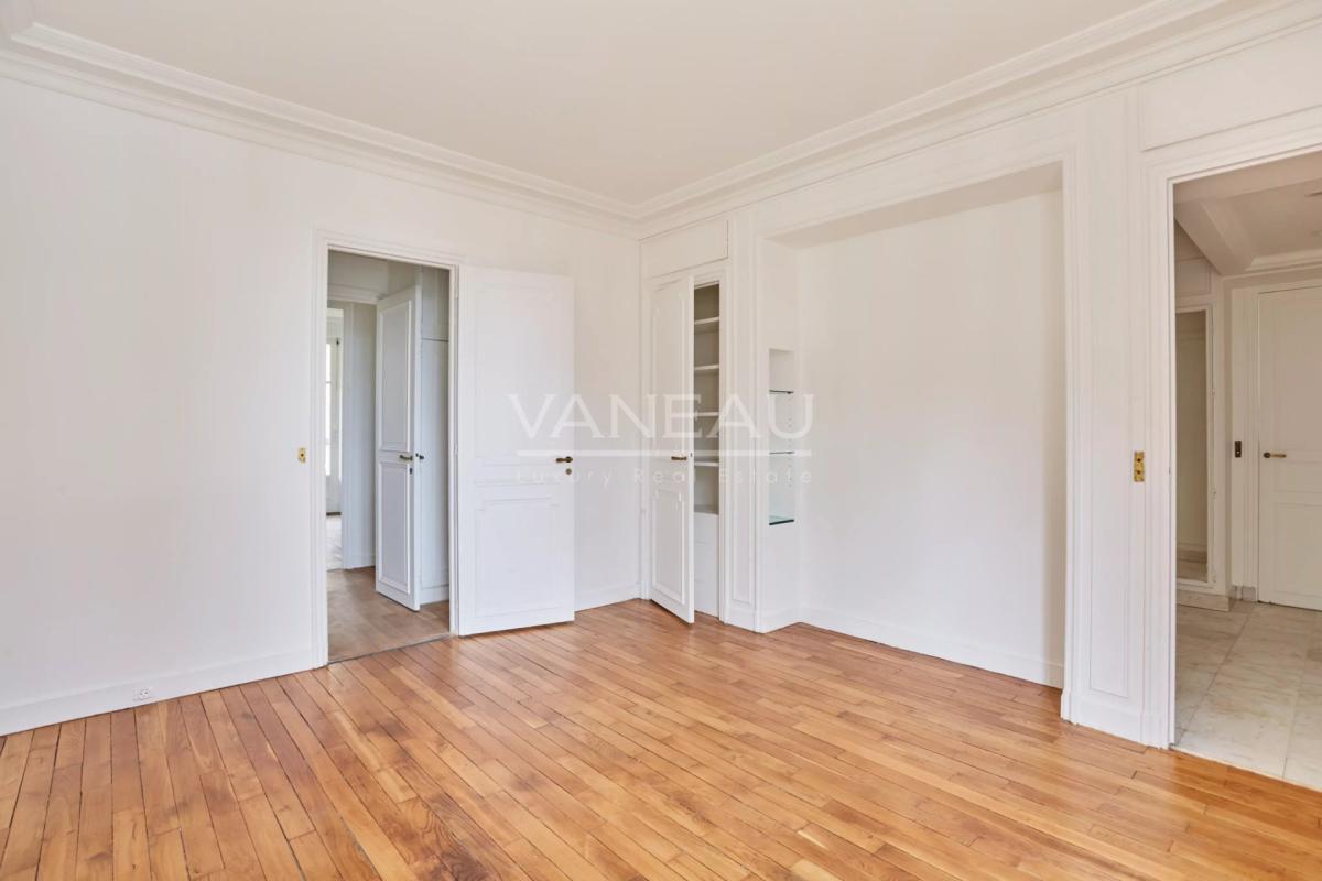 PARIS XVI – MICHEL ANGE-MOLITOR - PARC SAINTE-PERINE