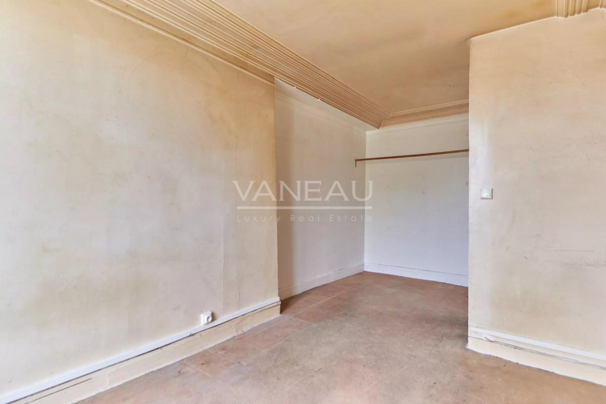 Paris IVe - Saint Paul - Deux pièces dernier étage ascenseur bal