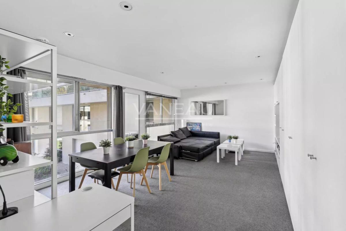 Paris VIIe - Barbet de Jouy - Trois pièces sur jardin