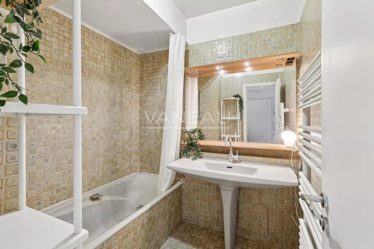 Paris VIIe - Barbet de Jouy - Trois pièces sur jardin