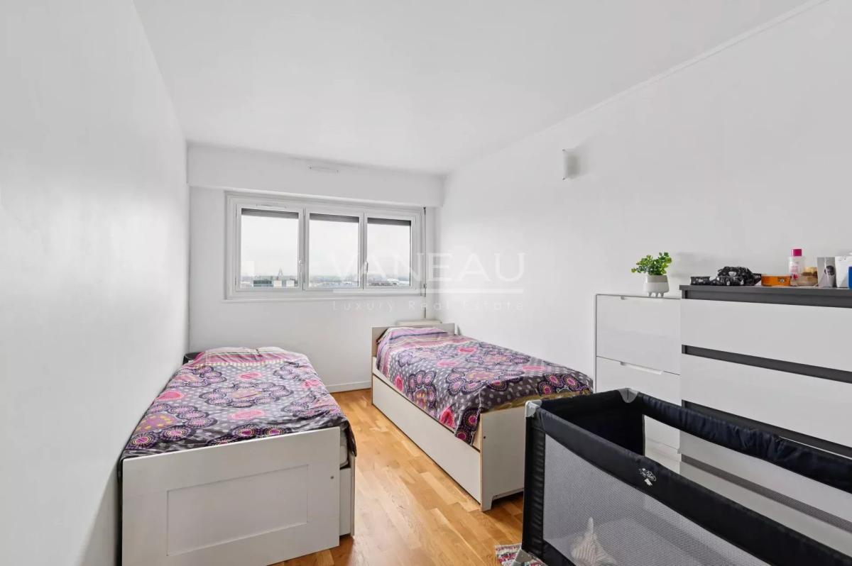 Courbevoie - Appartement familial, en étage élevé  - Vue panoram